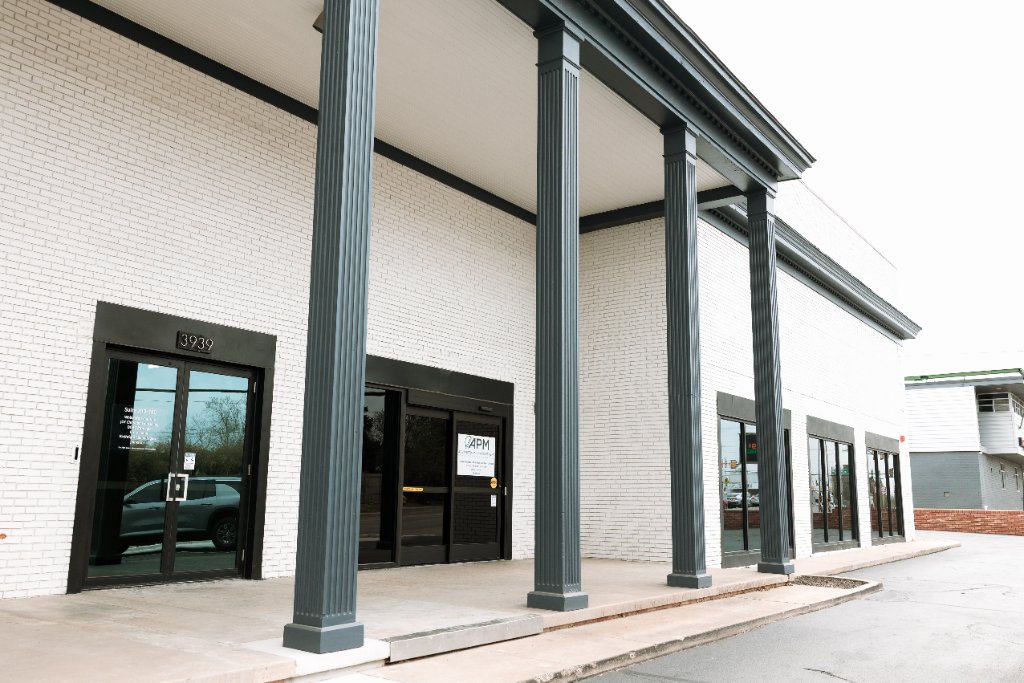 Front entrance of Advanced Pain Management Center of Oklahoma, 3939 S Harvard Ave